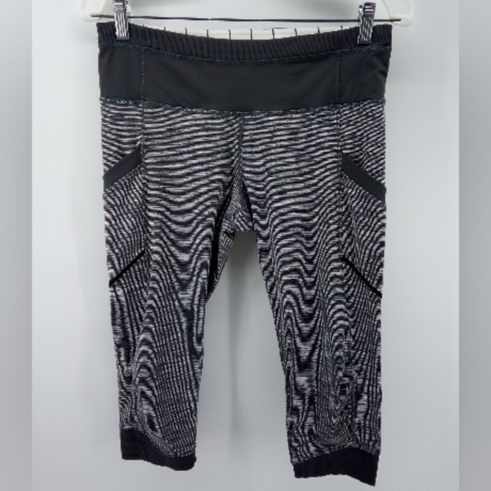 lululemon Crop Black Gray Stripe Stripes 2 Hidden Pockets Leggings Workout Gym 8